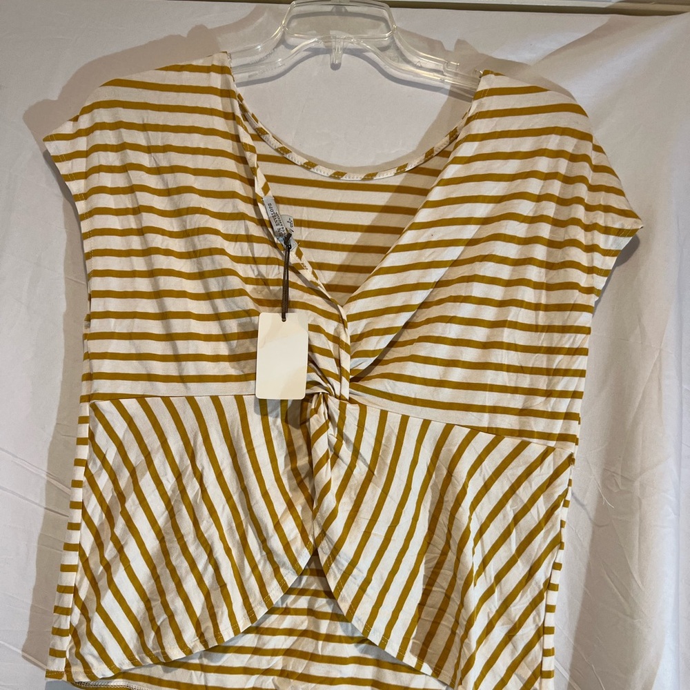 Twist front top